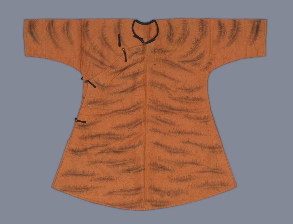 图片[1]-Apricot yellow chrysanthemum butterfly pattern field yarn painting tiger skin small single robe-China Archive